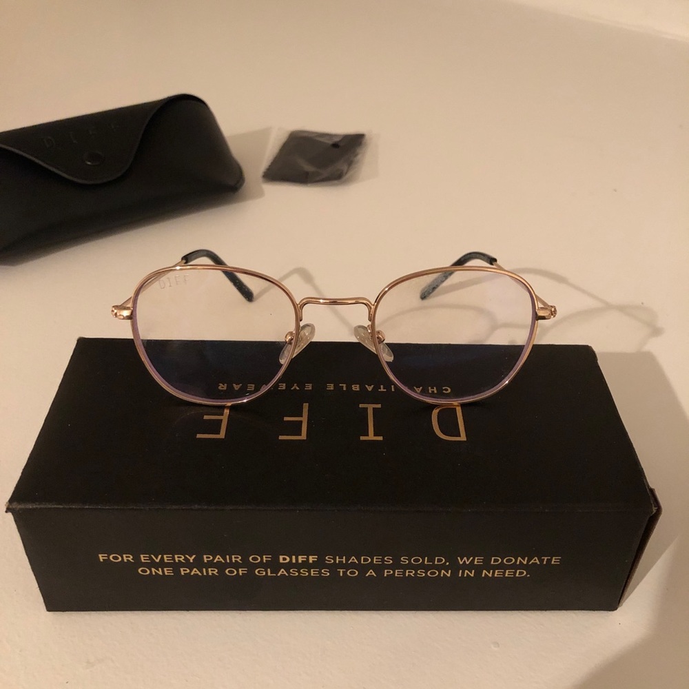 NWT Diff trendy gold framed blue light glasses!